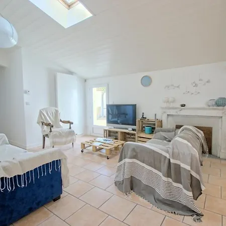 A St-martin-de-re Avec Piscine Chauffee Pour 6 Pers., 3 - Fr-1-835-24 * Saint-Martin-de-Ré