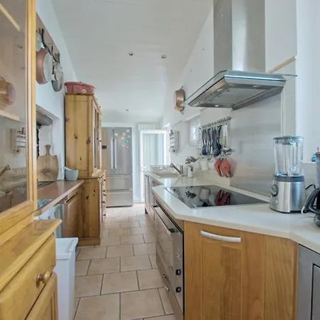 A St-martin-de-re Avec Piscine Chauffee Pour 6 Pers., 3 - Fr-1-835-24 Villa *