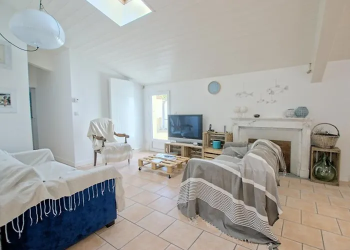 A St-martin-de-re Avec Piscine Chauffee Pour 6 Pers., 3 - Fr-1-835-24 * Saint-Martin-de-Ré