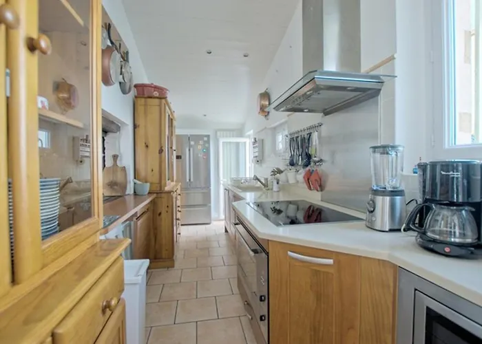 A St-martin-de-re Avec Piscine Chauffee Pour 6 Pers., 3 - Fr-1-835-24 Villa *