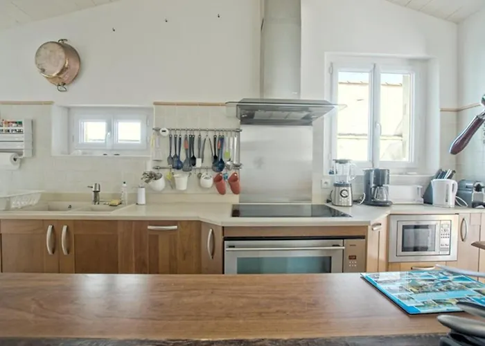 A St-martin-de-re Avec Piscine Chauffee Pour 6 Pers., 3 - Fr-1-835-24 *