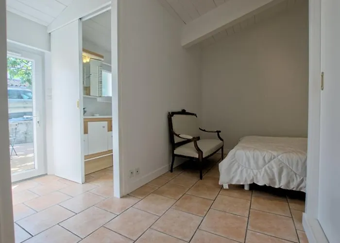 A St-martin-de-re Avec Piscine Chauffee Pour 6 Pers., 3 - Fr-1-835-24 Villa *